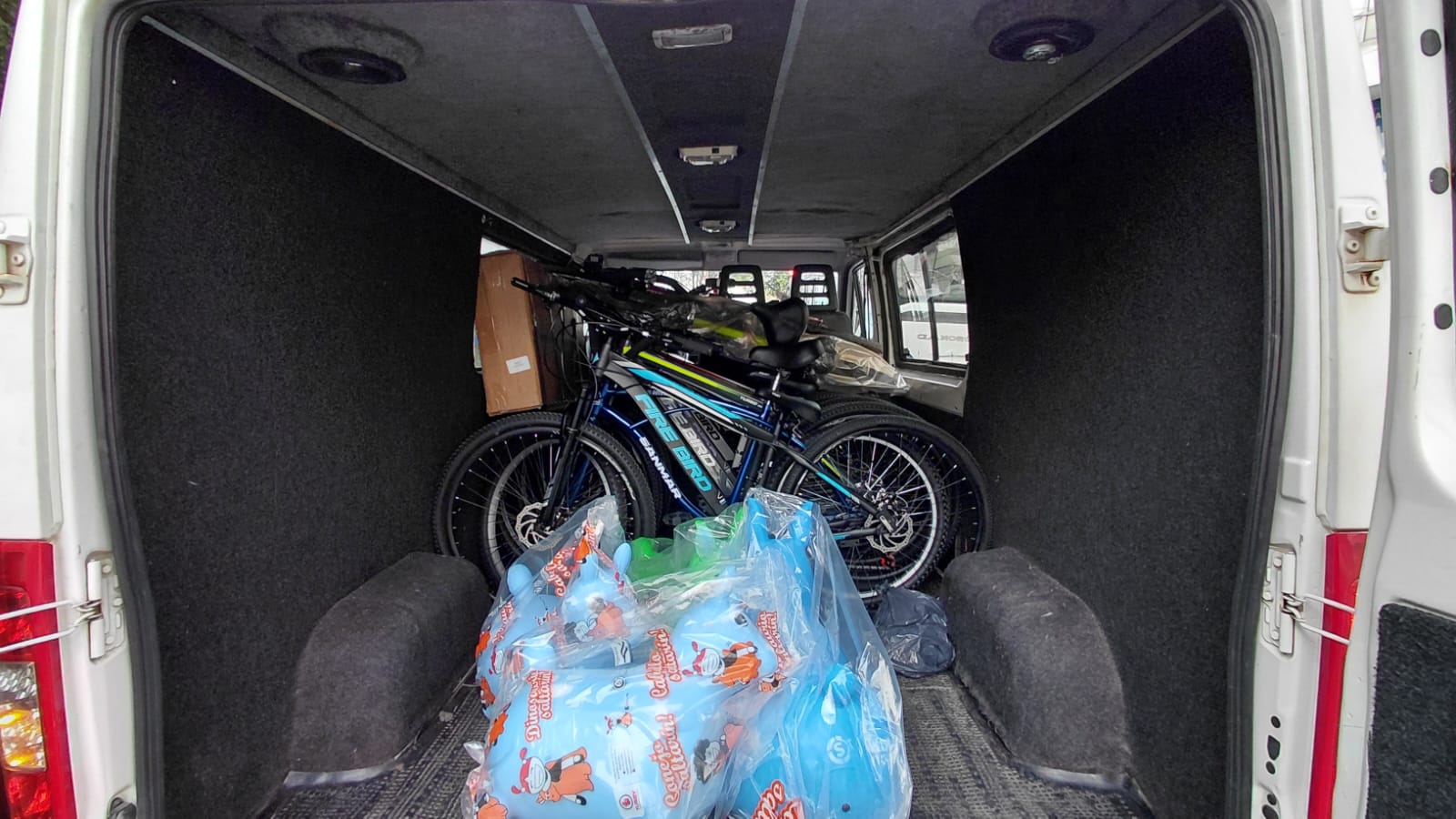 Capacidad interior para bicicletas y bultos